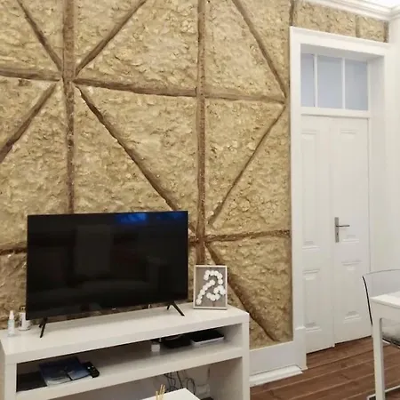 Beautiful Typical In A Quiet Area * Lisboa
