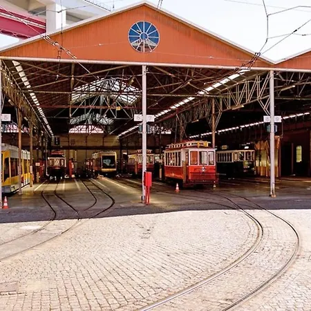Beautiful Typical In A Quiet Area Lisboa