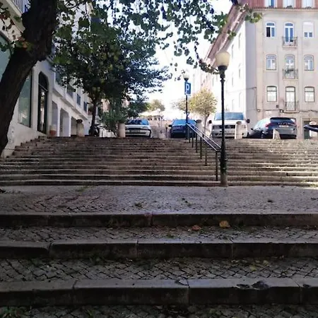 Beautiful Typical In A Quiet Area Daire Lisboa
